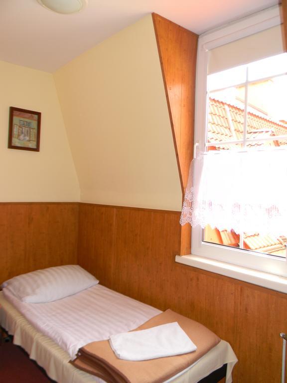 Prohibicja Peter'S Pub Motel Mikołajki Rom bilde