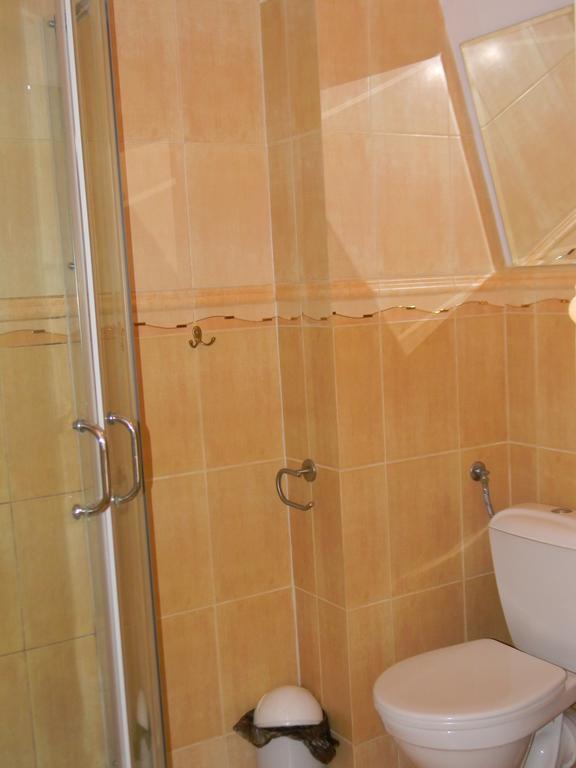 Prohibicja Peter'S Pub Motel Mikołajki Rom bilde