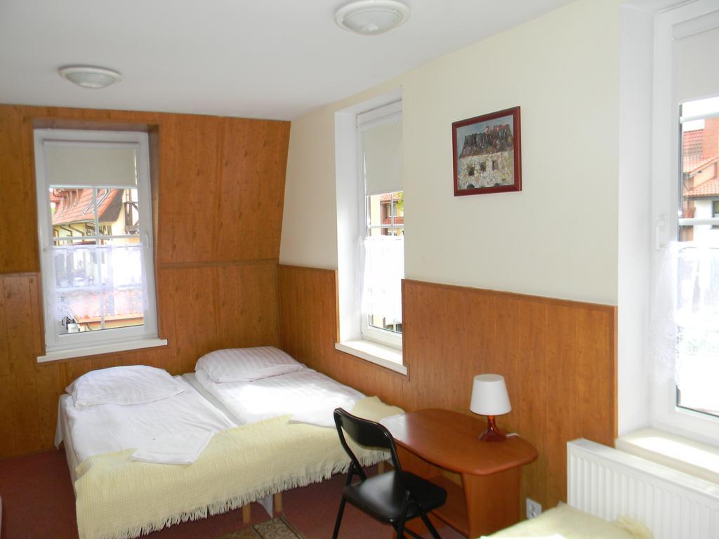 Prohibicja Peter'S Pub Motel Mikołajki Rom bilde
