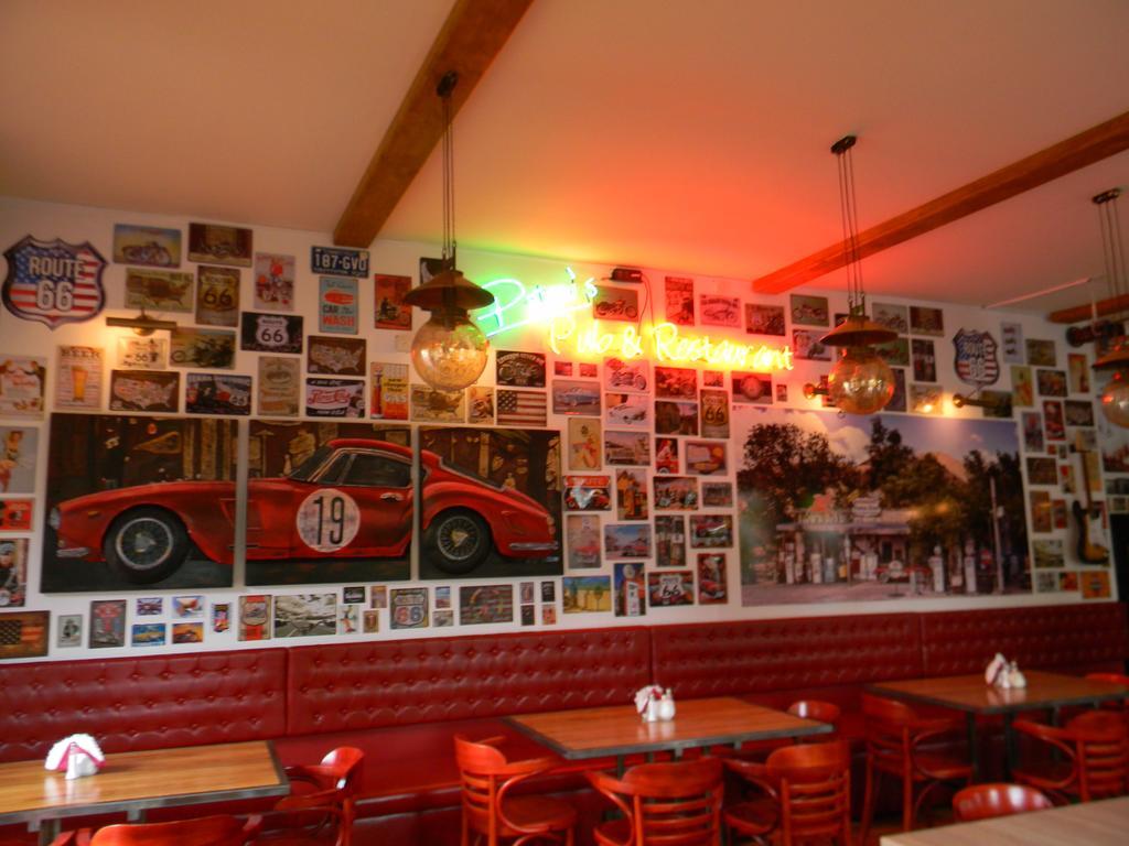 Prohibicja Peter'S Pub Motel Mikołajki Eksteriør bilde