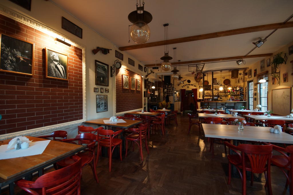 Prohibicja Peter'S Pub Motel Mikołajki Eksteriør bilde