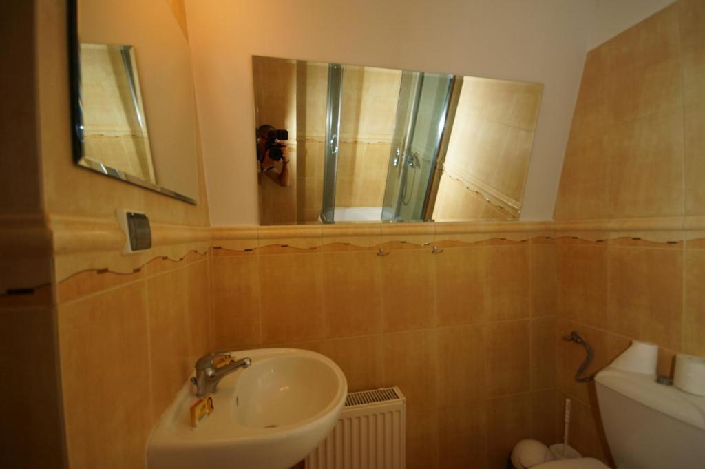 Prohibicja Peter'S Pub Motel Mikołajki Eksteriør bilde